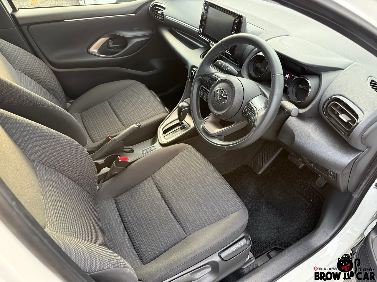 トヨタ　ヤリスハイブリッド